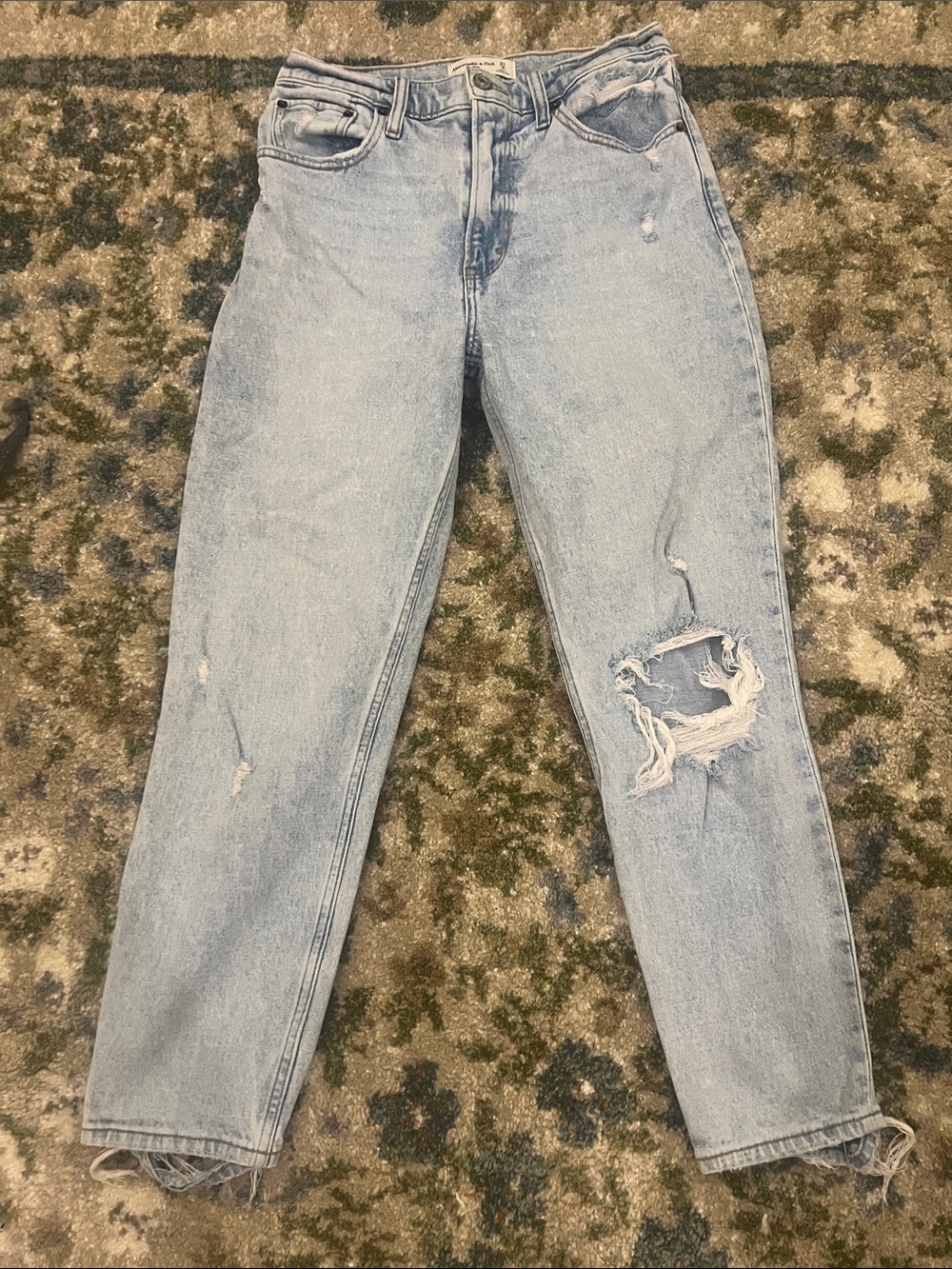 Abercrombie & Fitch The Mom High Rise. Distressed wash. Size 4/27 regular.